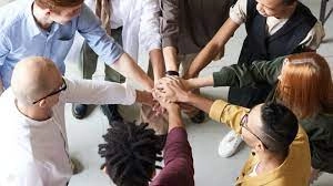 一群人合力建立人際關係